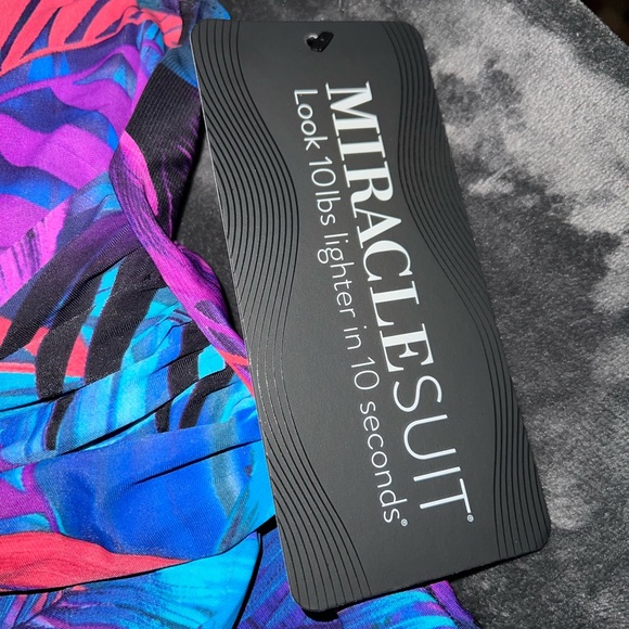 Miraclesuit Caliente Tropica Revele in Framboise Size 16 New with tag - Picture 7 of 12